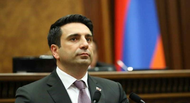 Qərblə Rusiya arasında qalan Ermənistan 