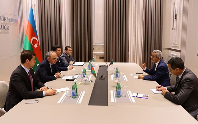 Kamran Əliyev üç ölkənin nümayəndə heyəti ilə görüşüb 