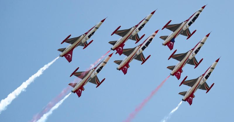\"Türk ulduzları\"nın uçuşları oldu 