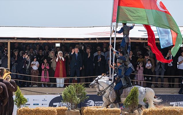 Ərdoğan Qarabağ atları ilə olan çıxışı ayaq üstə alqışladı - Video 