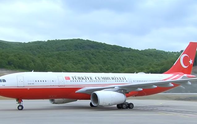 Ərdoğanın təyyarə Laçın aeroportuna eniş etdi - Video 