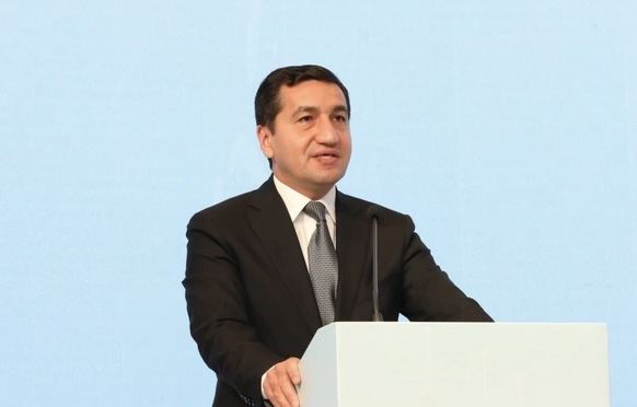 Hikmət Hacıyev Zəngəzur dəhlizindən foto paylaşıb 