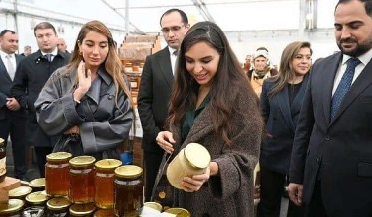 Leyla və Arzu Əliyevalar sərgi-satış yarmarkasını ziyarət etdi 
