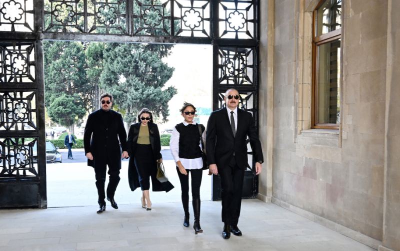 Prezidentlə ailəsinin paraddan yeni - Fotoları 