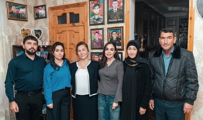 Leyla Əliyeva şəhid ailəsini ziyarət etdi - Foto 