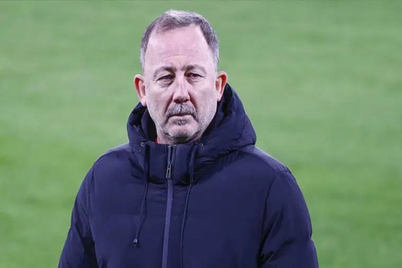 Sergen Yalçın: Rafa Silva peşəkar kimi davranmır 