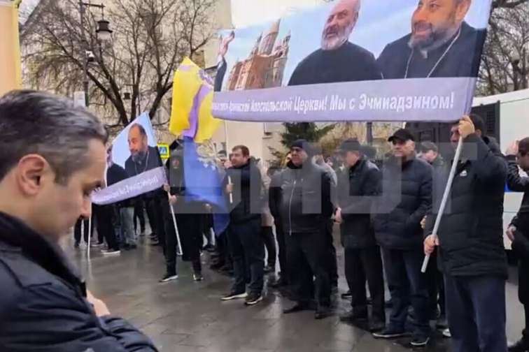 Moskvada Paşinyanın əleyhinə etiraz askiyası keçirildi 