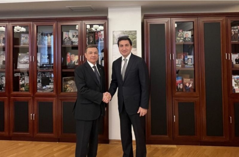 Hikmət Hacıyev Türkmənistan səfiri ilə görüşdü 