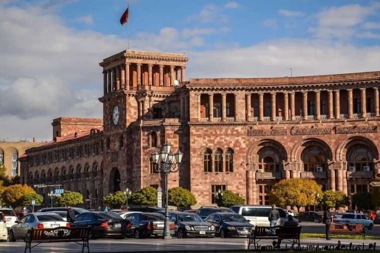 İrəvanda banka silahlı hücum edib, 1 milyon oğurladılar 