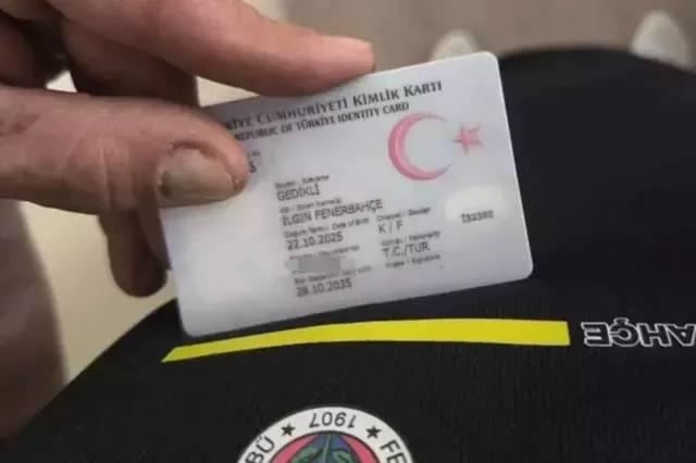 \"Fənərbağça\" azarkeşi ata qızına klubun adını verdi 