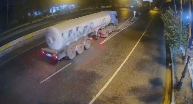 Bakıda LPG daşıyan yük maşını qəza törətdi - Video 