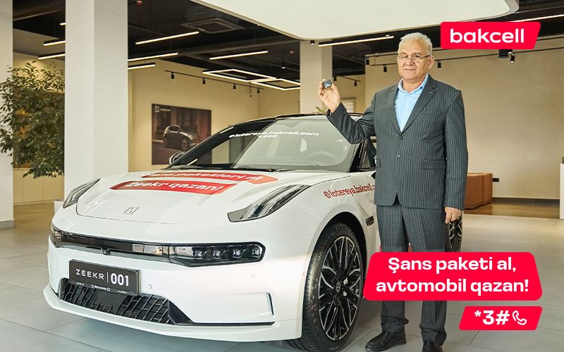 Lotereyanın şanslı qalibi lüks avtomobilinin açarını təhvil aldı! 