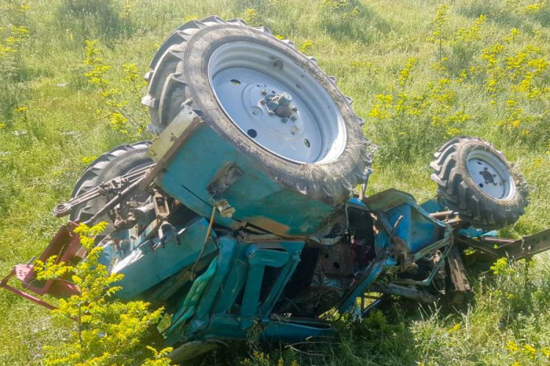Ağdamda pambıq yüklü traktor aşıb, xəsarət alan var 