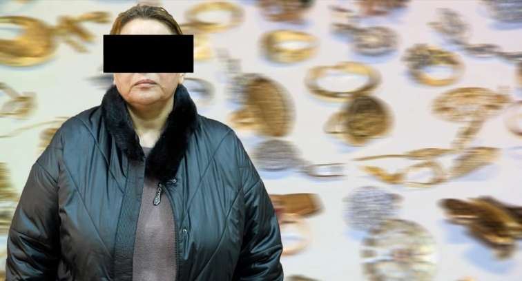Dayə çalışdığı evdən 60 min oğurladı 