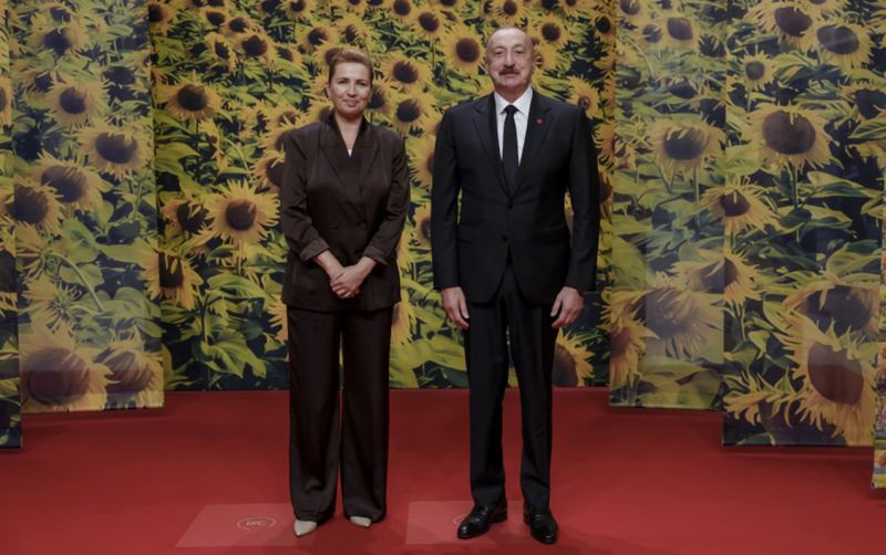 Prezident Zirvə toplantısının açılış mərasimində iştirak etdi - Foto - Yenilənib 