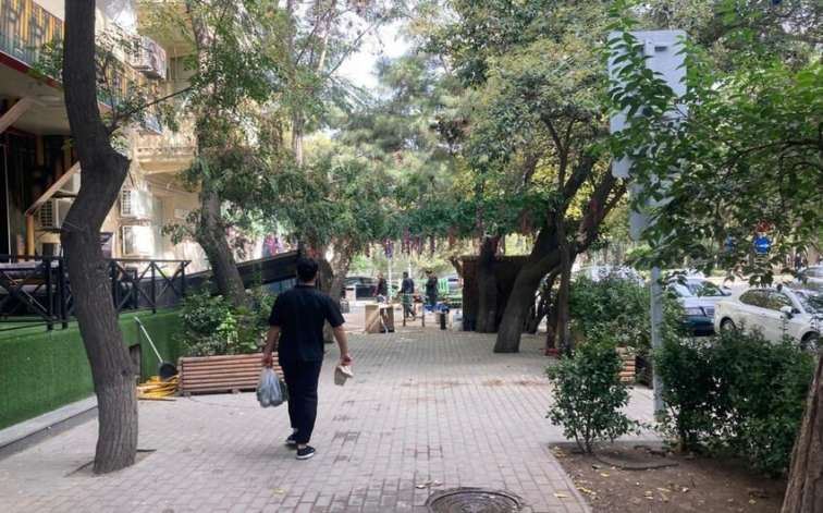 Bakıda küçəyə yerləşdirilən qurğular yığışdırıldı 