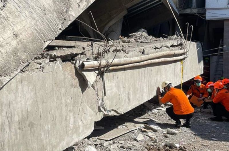 İndoneziyada məktəb binasının uçması nəticəsində ölənlərin sayı 60-a çatıb 