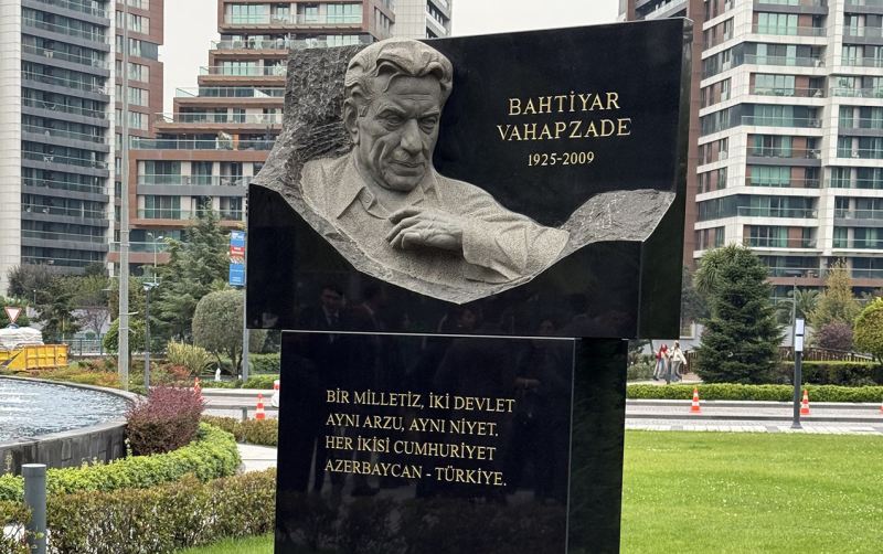 İstanbulda Bəxtiyar Vahabzadənin qorelyefi qoyuldu - Fotolar 