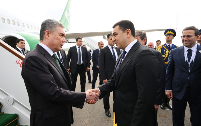 Qurbanqulu Berdiməhəmmədov Azərbaycana səfərə gəlib 