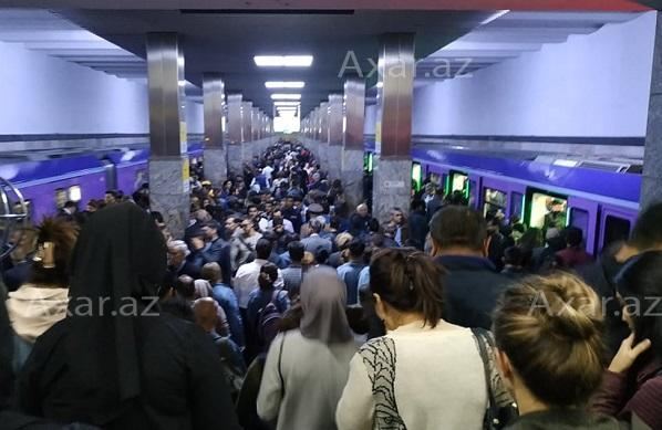 Metroda qatarların hərəkəti niyə ləngiyib? – Rəsmi 