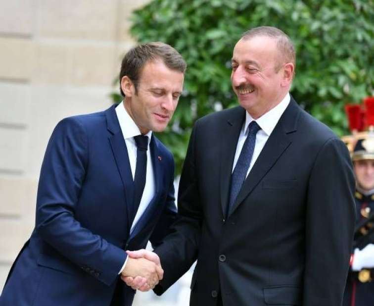İlham Əliyevlə Makronun səmimi görüşü 