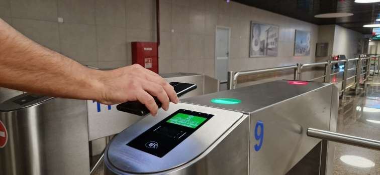 Metro və avtobuslarda izdiham: “BakıKart”lar İŞLƏMİR 