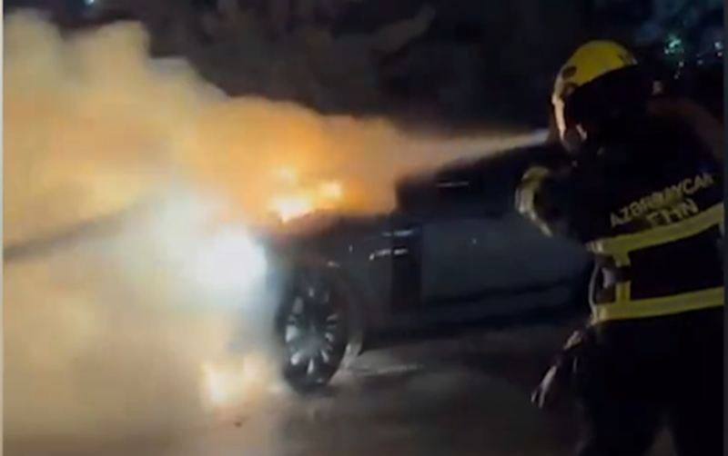 Bakıda “Range Rover” yandı - Video 