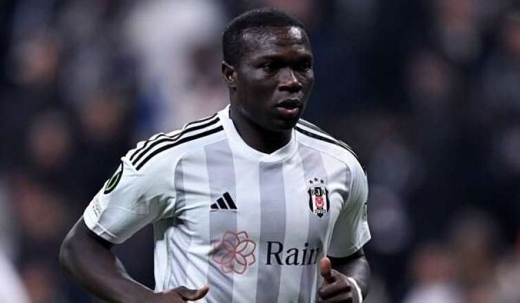 Məşhur futbolçu “Neftçi”də - Rəsmi 