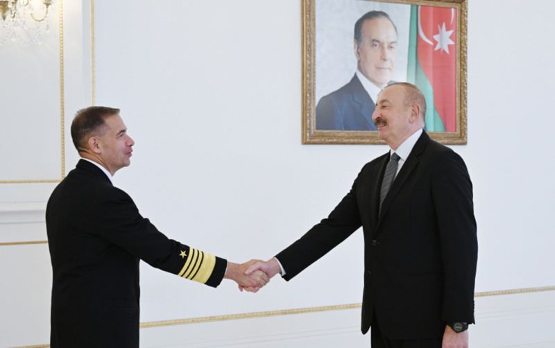 Prezident amerikalı rəsmini qəbul etdi - Fotolar 