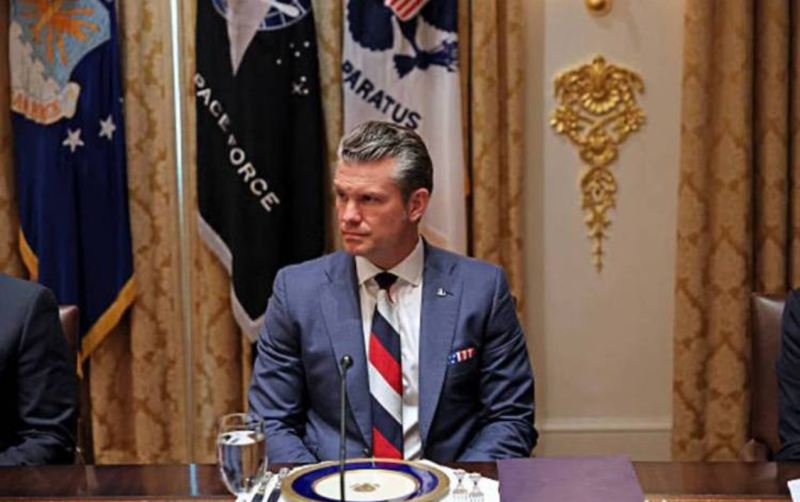 Qalstuku ilə rezonans yaratdı 