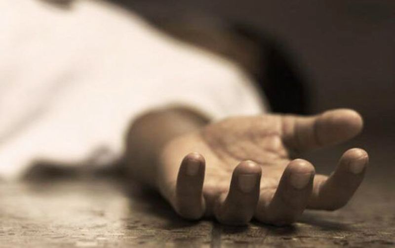 19 yaşlı oğlan evdə ölü tapıldı 