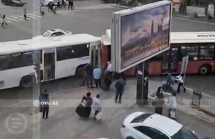Bakıda 2 sərnişin avtobusu toqquşdu 
