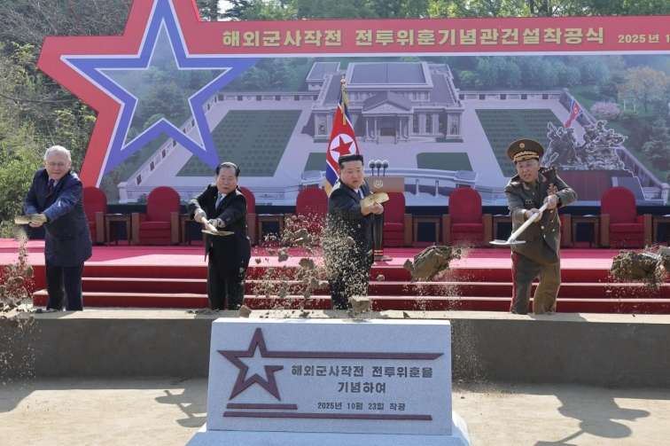Kim Çen Ukraynada ölən əsgərləri üçün abidə ucaldır 