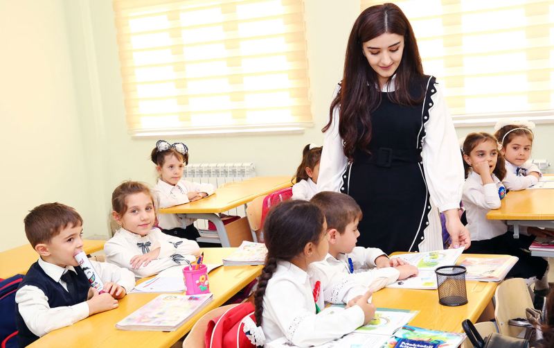 Bu müəllimlərə maaşdan əlavə 2 min manat veriləcək 