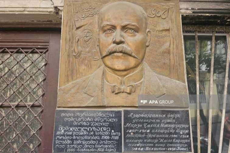 Mirzə Cəlilin Tbilisidəki barelyefində \"Azərbaycan\" sözü bərpa olundu 