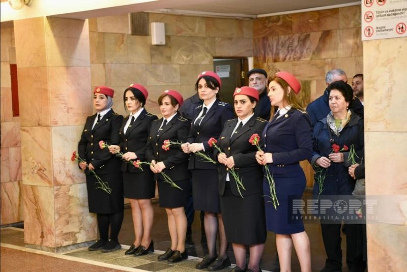 Metronun \"Ulduz\" stansiyasında faciə qurbanlarının xatirəsi anılıb 