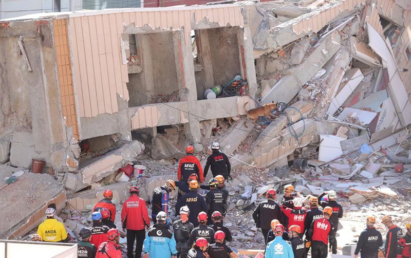 Türkiyədə uçan binanın altından bacı-qardaşın cəsədi tapıldı  