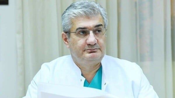 Tanınmış həkim vəzifəsindən azad olundu 