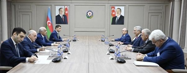 Baş nazir Əli Əsədov İstanbul Sənaye Palatası İdarə Heyətinin sədri ilə görüşüb 