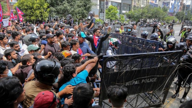 Nepalda etiraz aksiyalarında 1 nəfər həyatını itirdi: Baş  nazir istefa verdi