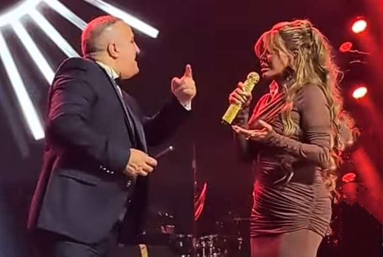Aygün Kazımova tanınmış xanəndəni səhnədə pərt etdi: \"Bu nə hörmətsizlikdir?\" 
