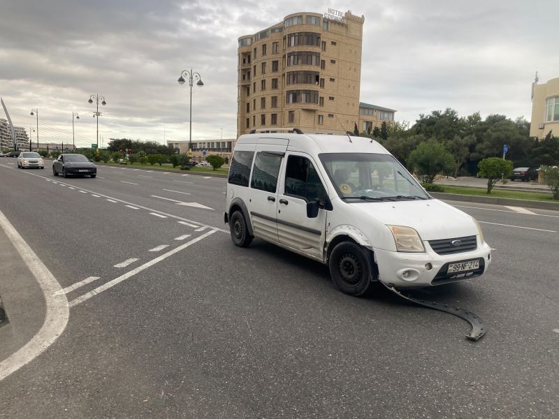 8 noyabr prospektində qəza - FOTO 