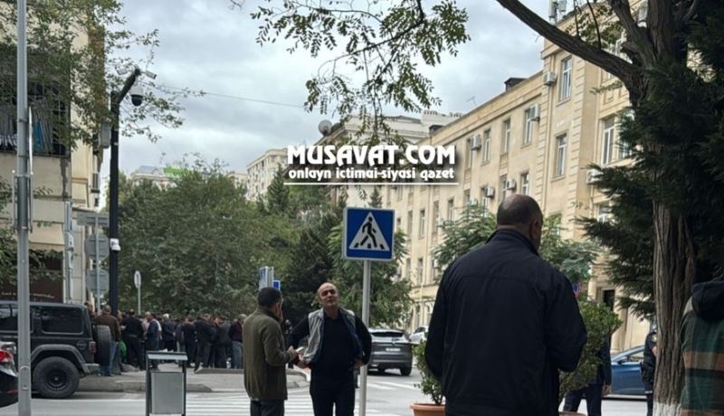 TIR sürücüləri etiraz edir - AYNA-nın qarşısına toplaşıblar 