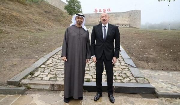 Prezidentlər Şuşa qalasının önündə foto çəkdirdilər 