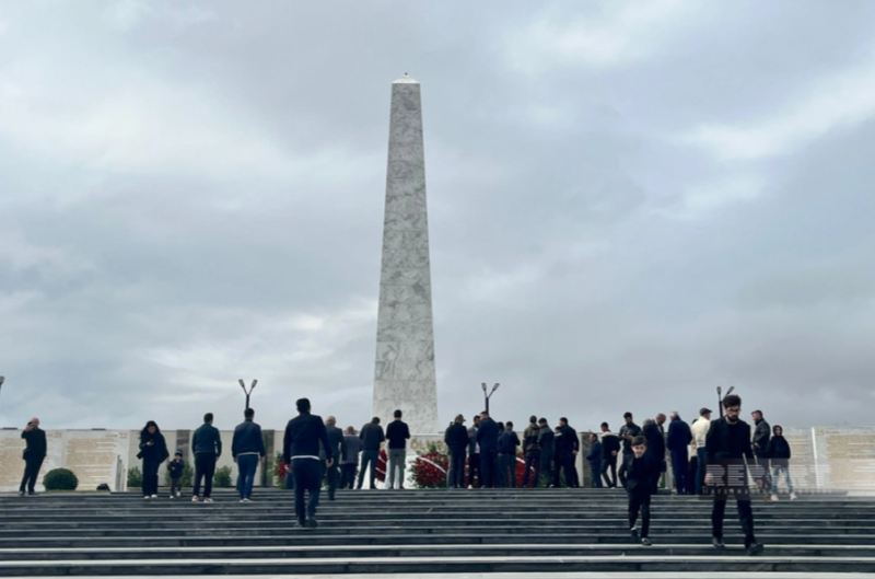 Hərbi Memorial Məzarlıqda 44 metrlik monumental abidə ucaldılıb 