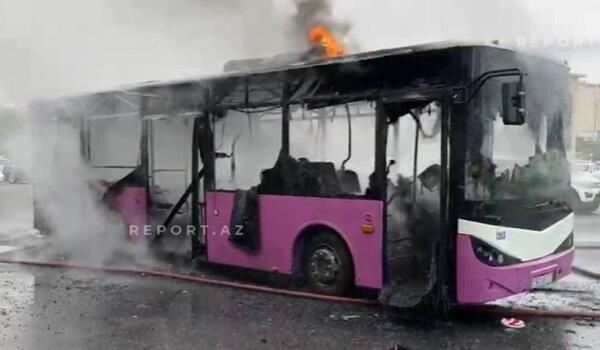 Sumqayıtda avtobus tamamilə yandı 