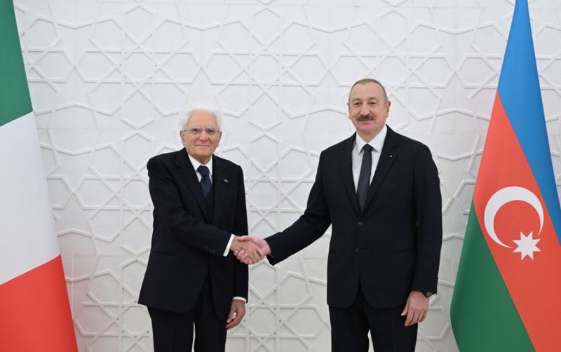 Liderlərin geniş tərkibdə görüşü keçirilir 