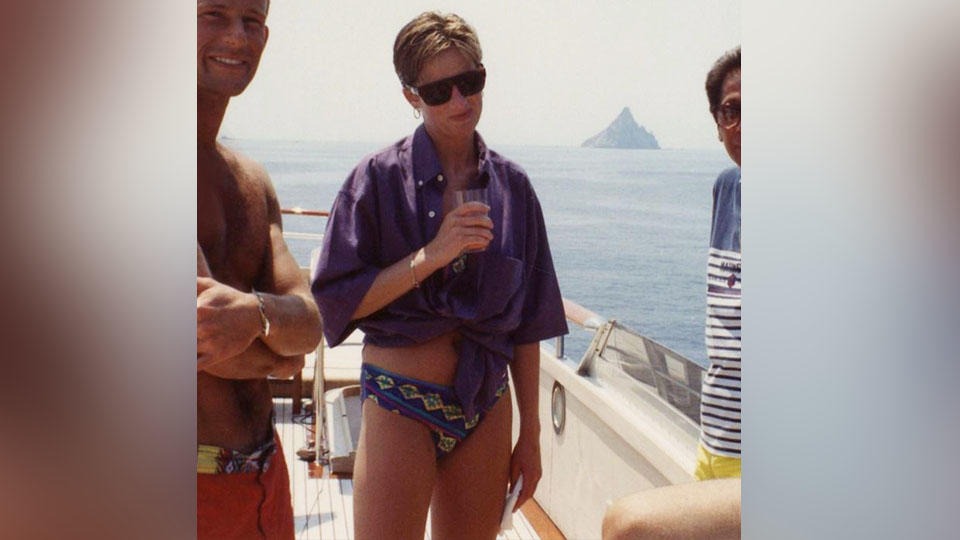 Фото принцессы Дианы в бикини на роскошной яхте обсуждают в Сети