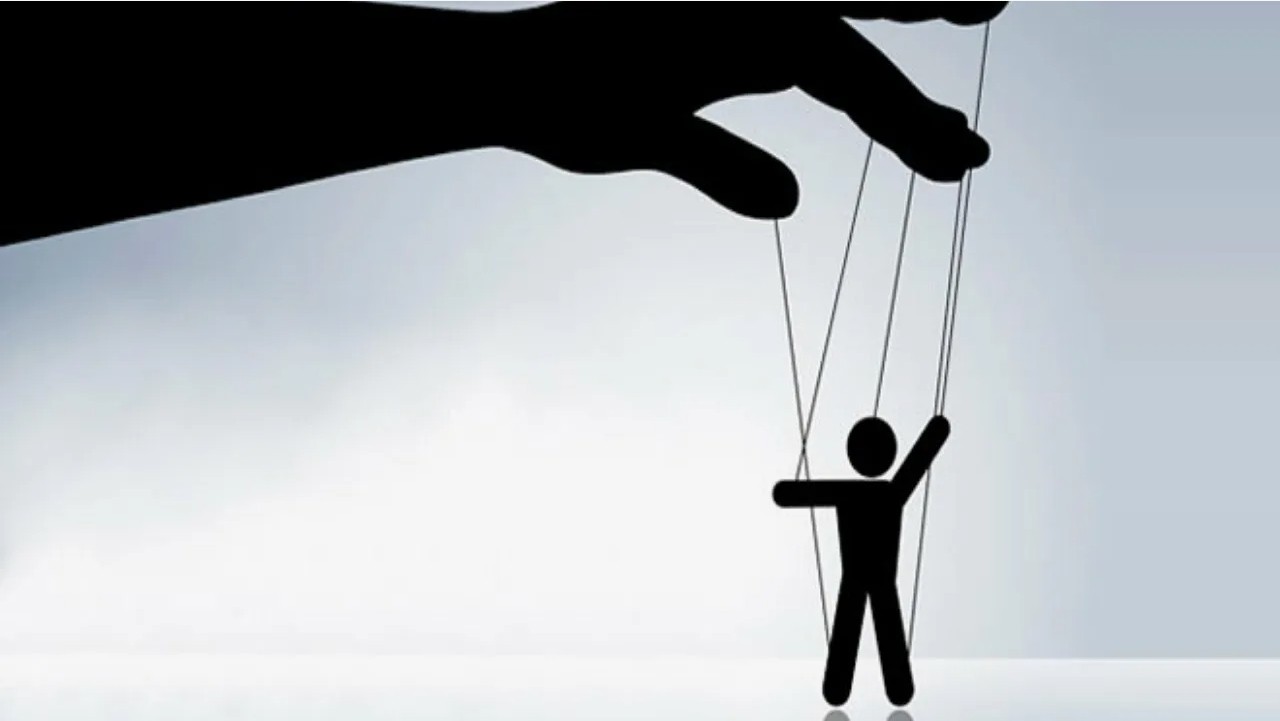 Психотерапевт назвал способы распознать манипуляцию и защитить себя
 