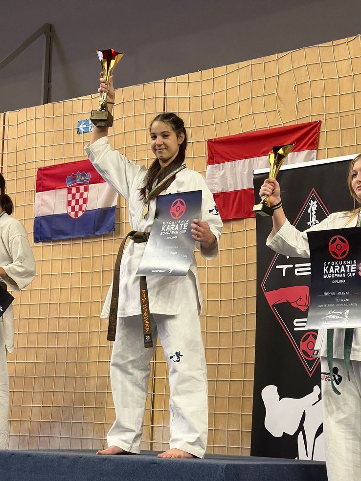 Agnes Georgescu, vicecampioană mondială la Kyokushin Karate